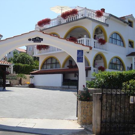 Villa Flora Malinska Luaran gambar